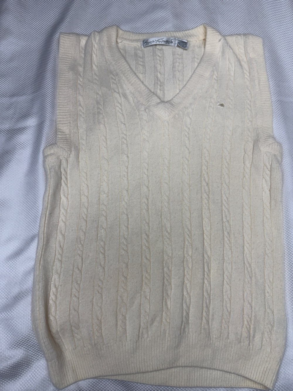 Classic Cream Gloria Vanderbilt Cable-Knit V-Neck Sweater - Medium